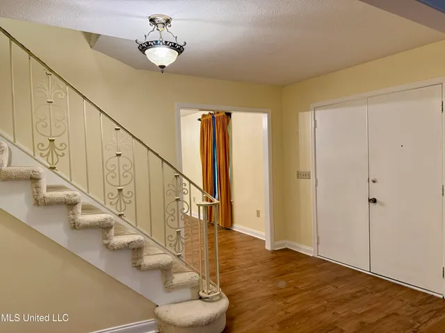 $300,000 | 202 Hand Drive, Flowood, MS 39232