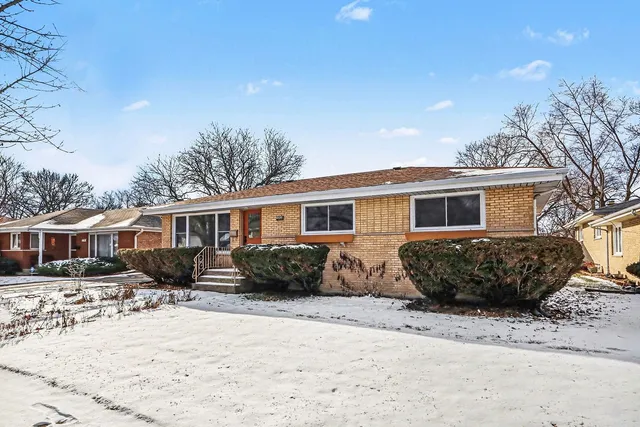 $224,700 | 16914 Parkside Avenue, South Holland, IL 60473