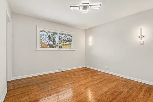 $224,700 | 16914 Parkside Avenue, South Holland, IL 60473