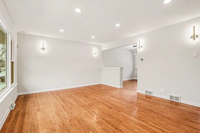 $224,700 | 16914 Parkside Avenue, South Holland, IL 60473