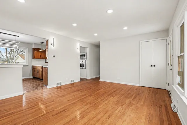 $224,700 | 16914 Parkside Avenue, South Holland, IL 60473