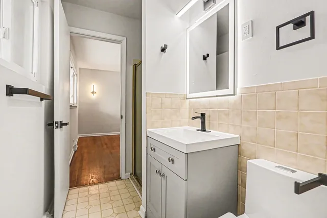 $224,700 | 16914 Parkside Avenue, South Holland, IL 60473