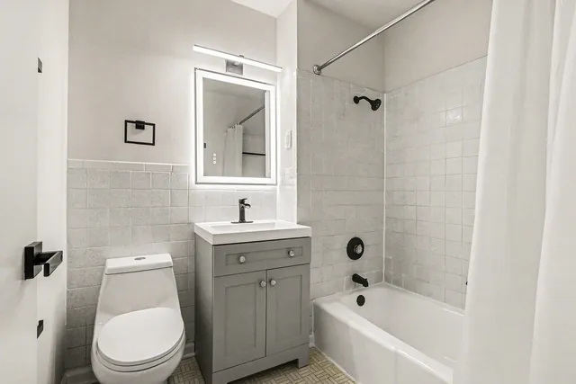 $224,700 | 16914 Parkside Avenue, South Holland, IL 60473