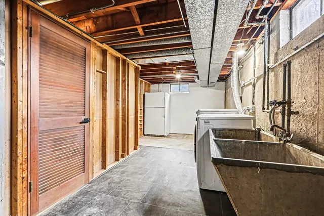 $224,700 | 16914 Parkside Avenue, South Holland, IL 60473