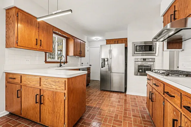 $224,700 | 16914 Parkside Avenue, South Holland, IL 60473