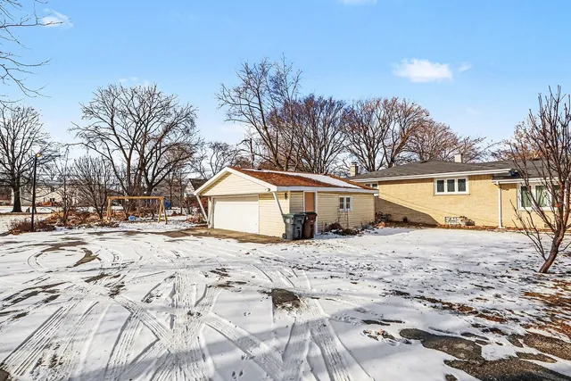 $224,700 | 16914 Parkside Avenue, South Holland, IL 60473