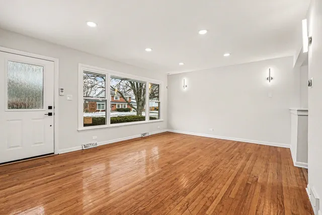 $224,700 | 16914 Parkside Avenue, South Holland, IL 60473