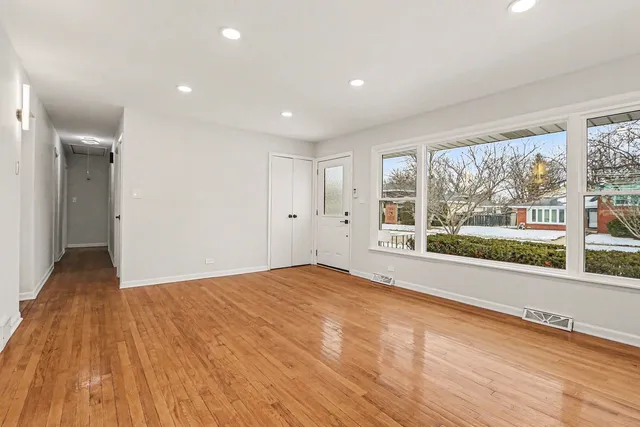 $224,700 | 16914 Parkside Avenue, South Holland, IL 60473