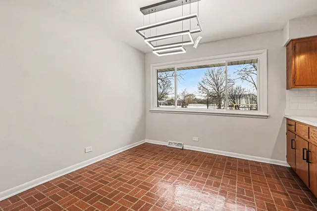 $224,700 | 16914 Parkside Avenue, South Holland, IL 60473