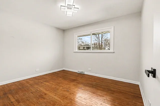 $224,700 | 16914 Parkside Avenue, South Holland, IL 60473