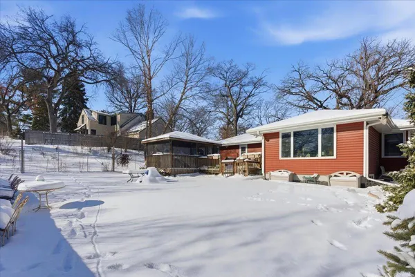 $425,000 | 20 Westwood Road, Minnetonka, MN 55305