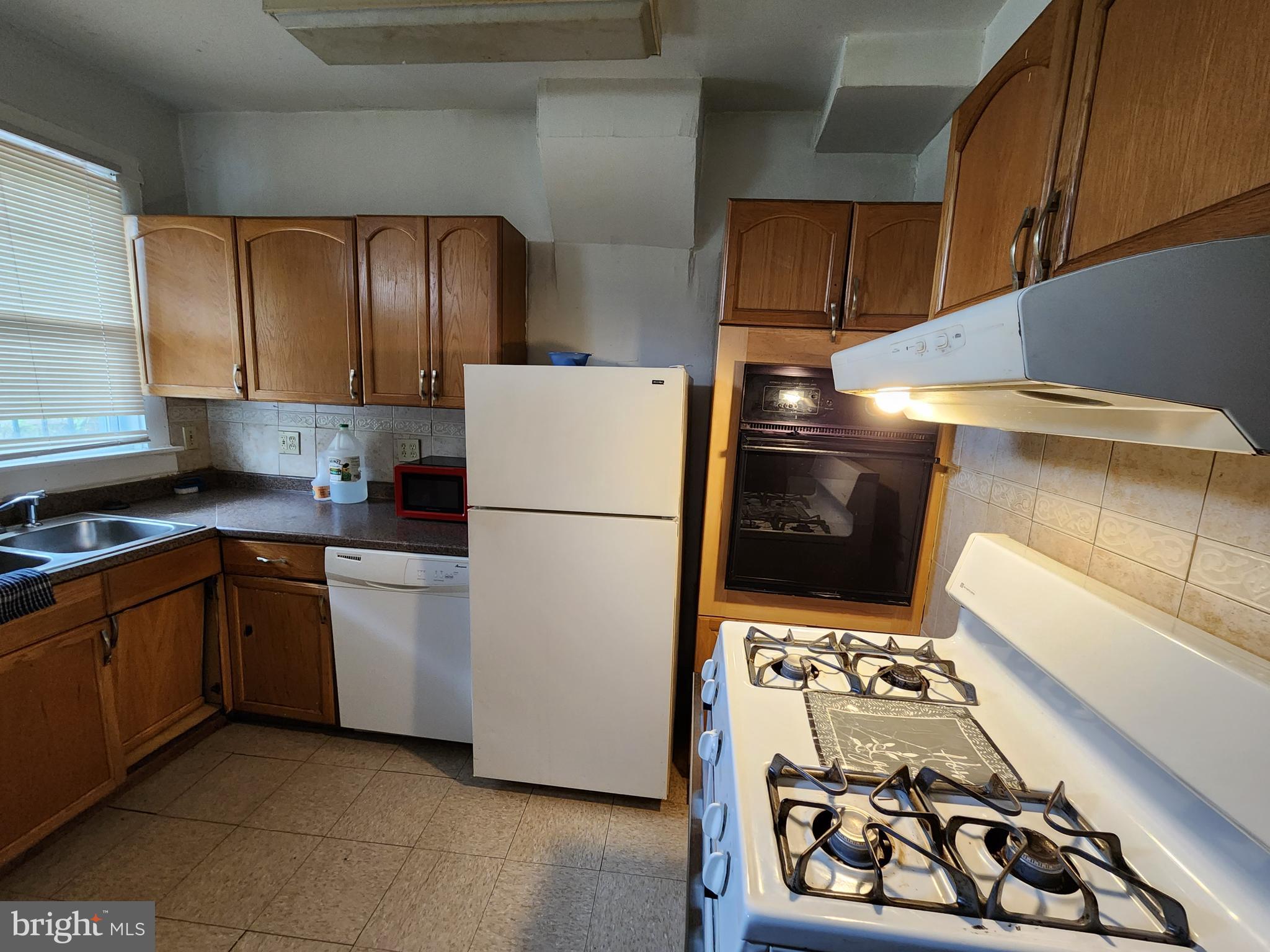 919 Appleton Street Baltimore, MD 21217 - Photo 4 of 9 Gallery Image 4