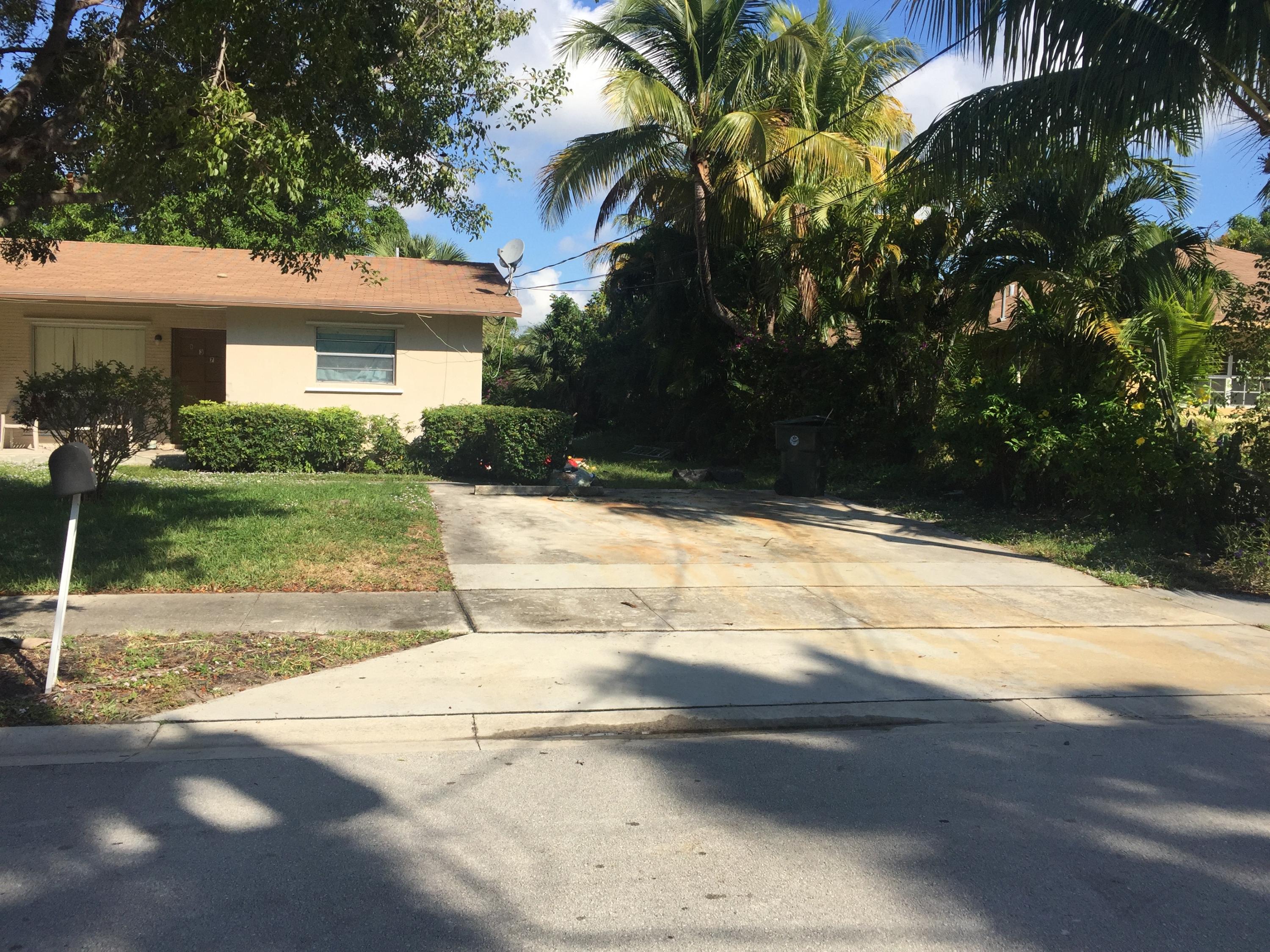 137 Northeast Sapphire Street Boca Raton, FL 33432 - Photo 13 of 14 IMG_2909