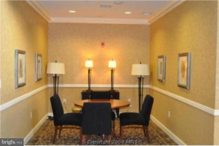 2726 Gallows Road, Unit 1416 Vienna, VA 22180 - Photo 22 of 22 a dining room with furniture and a lamp