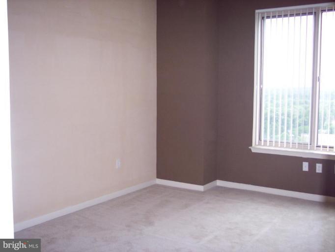 2726 Gallows Road, Unit 1416 Vienna, VA 22180 - Photo 7 of 22 an empty room with a window