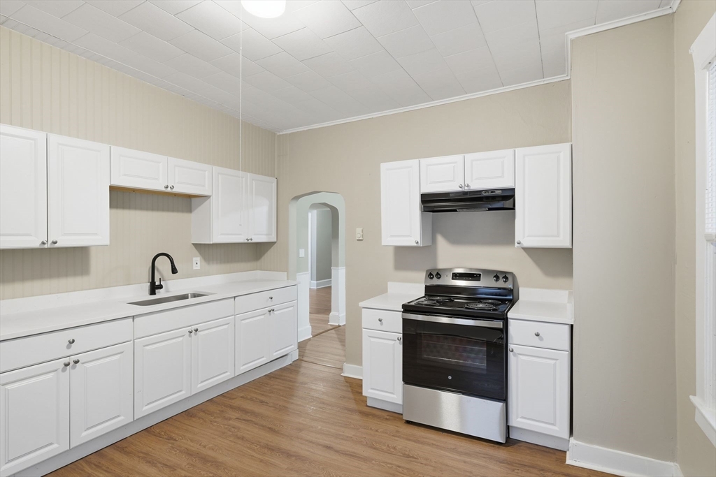 621 Chicopee Street Chicopee, MA 01013 - Photo 5 of 27