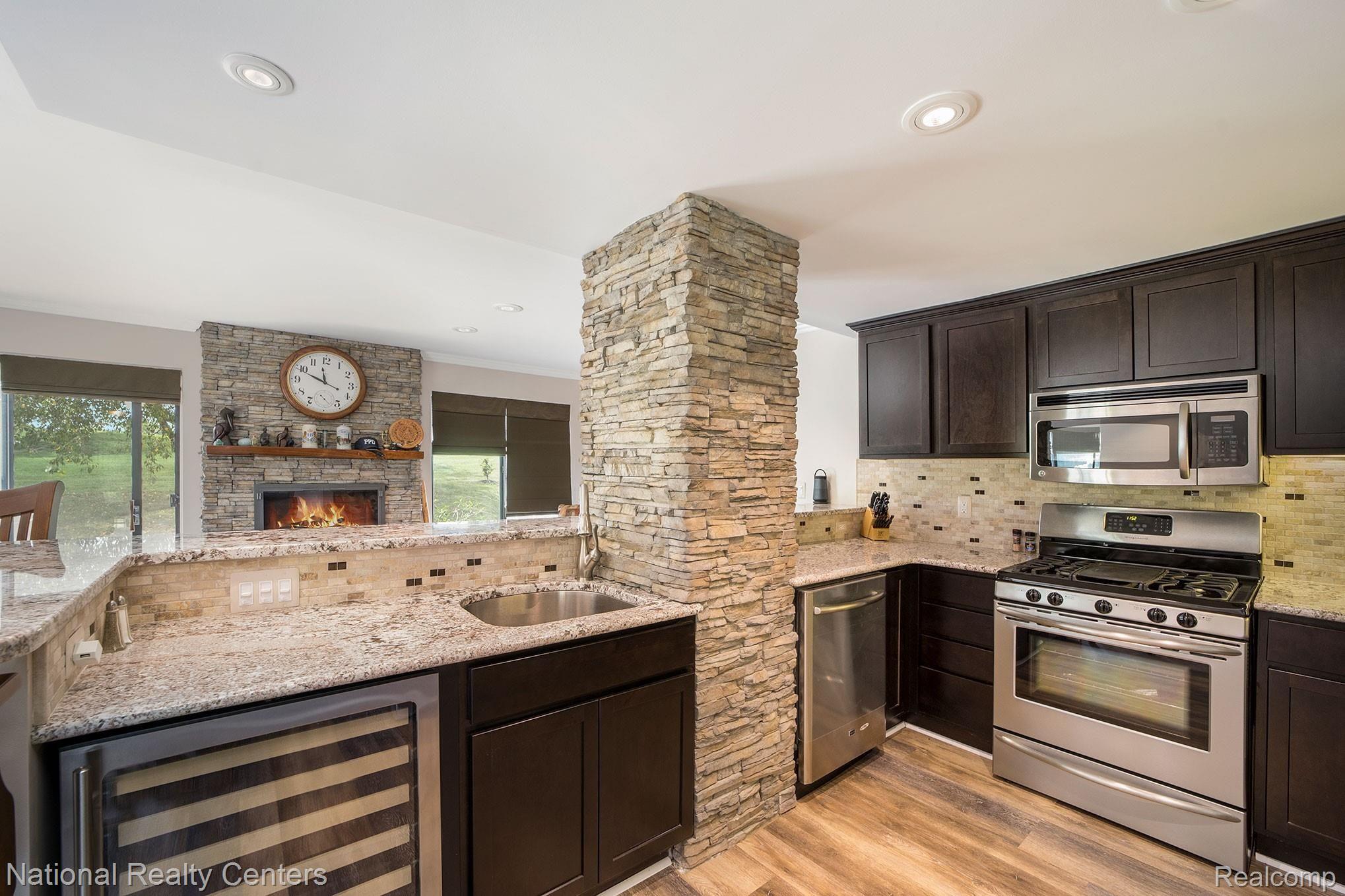 735 Oak Brook Ridge Drive Rochester, MI 48307 - Photo 10 of 30 017A1424.jpg