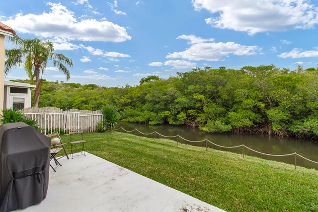 a view of outdoor space yard deck and patio
