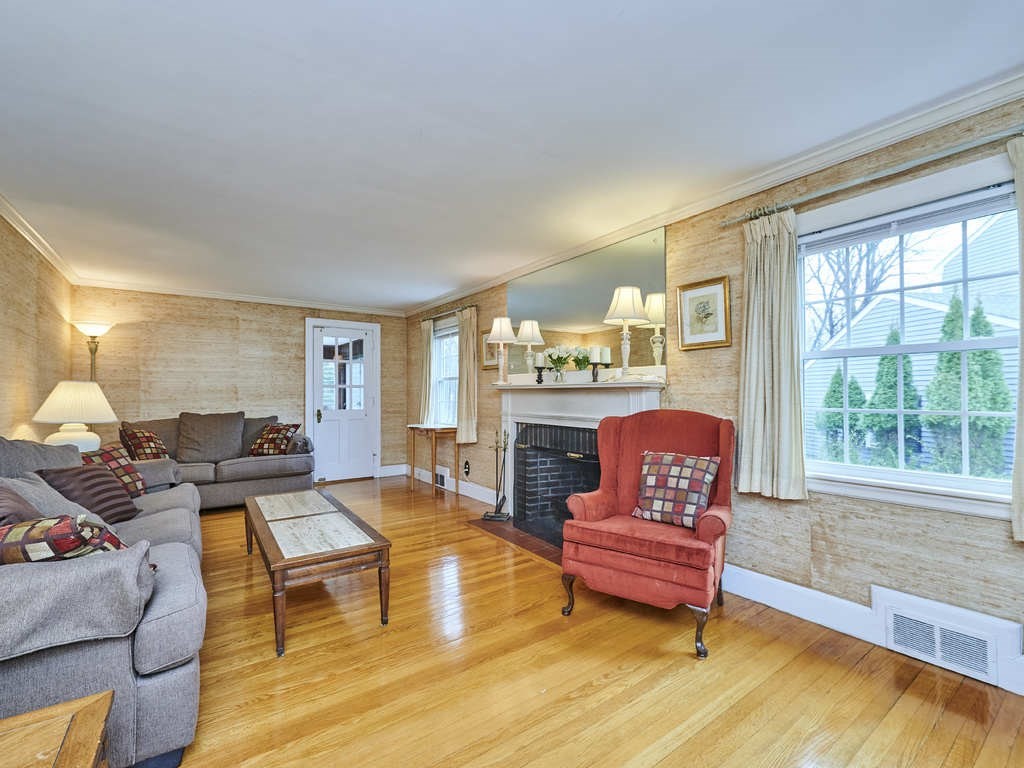 135 Oliver Road Belmont, MA 02478 - Photo 4 of 30 Gallery Image 4