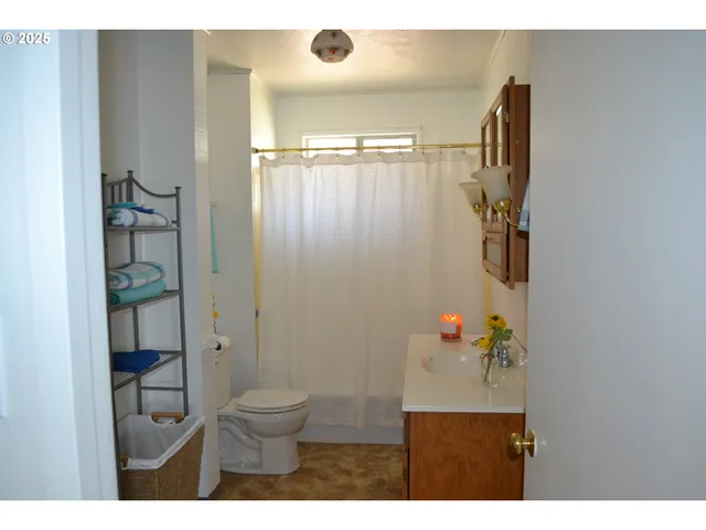 $240,500 | 203 South Alder Street, Wallowa, OR 97885