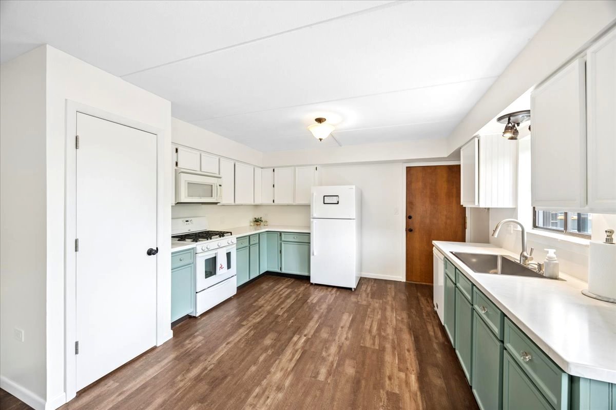 4944 Douglas Road, Unit 204 Downers Grove, IL 60515 - Photo 7 of 18