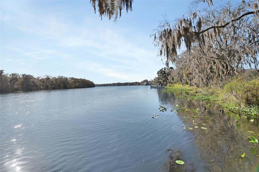 55512 Front Street Astor, FL 32102 - Photo 4 of 47