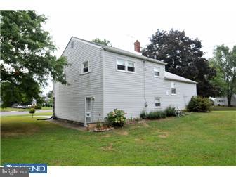 1074 Victoria Road Warminster, PA 18974 - Photo 2 of 12 Exterior Back