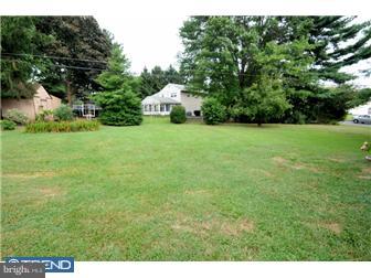 1074 Victoria Road Warminster, PA 18974 - Photo 3 of 12 Exterior Back