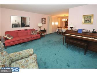 1074 Victoria Road Warminster, PA 18974 - Photo 4 of 12 Living Room