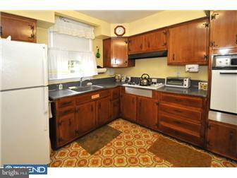 1074 Victoria Road Warminster, PA 18974 - Photo 7 of 12 Kitchen