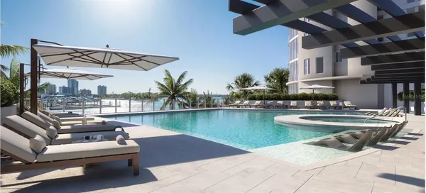 $7,200,000 | 590 Golden Gate Point, Unit 907, Sarasota, FL 34236