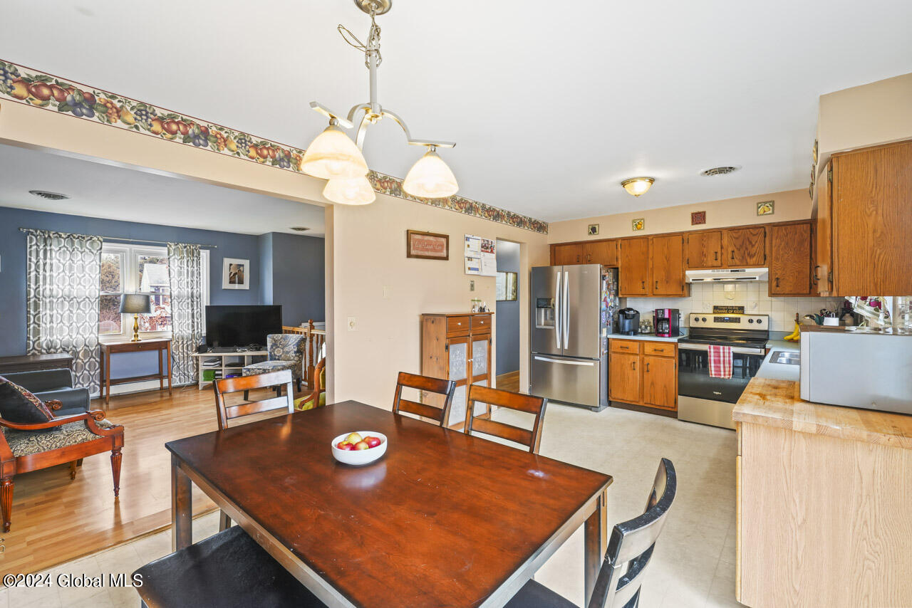 19 Daniel Street Rensselaer, NY 12144 - Photo 4 of 25 photos_high_resolution_19 Daniel St _ Ho