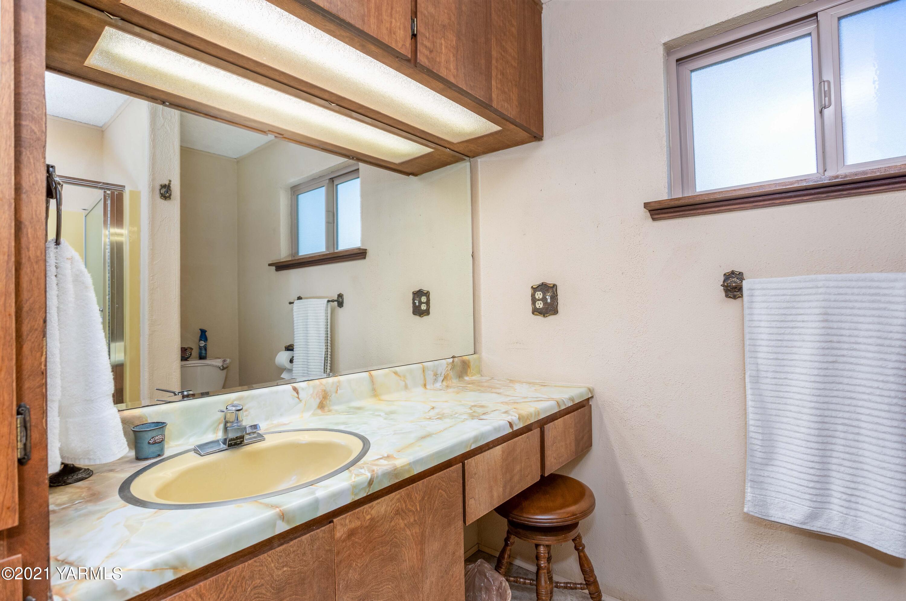 800 Blaine Road Granger, WA 98932 - Photo 13 of 43 a bathroom with a granite countertop sink and a mirror