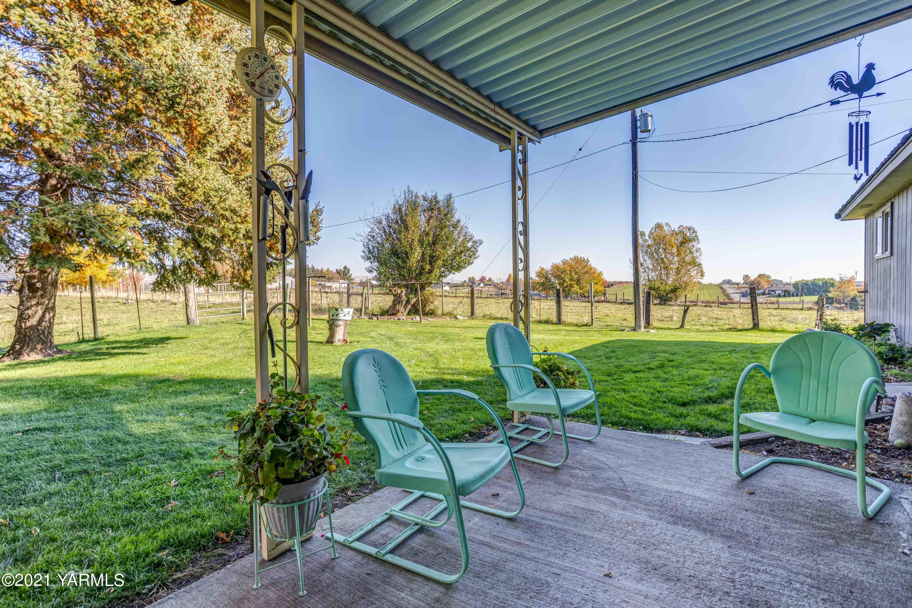 800 Blaine Road Granger, WA 98932 - Photo 24 of 43 a view of a park with chairs