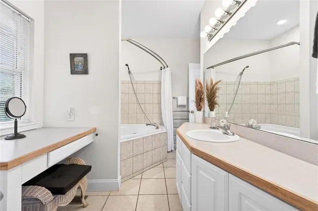 a en suite bathroom with sink and mirror