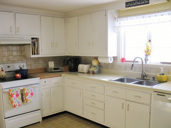 155 Lovell Road Holden, MA 01520 - Photo 3 of 22 Gallery Image 3