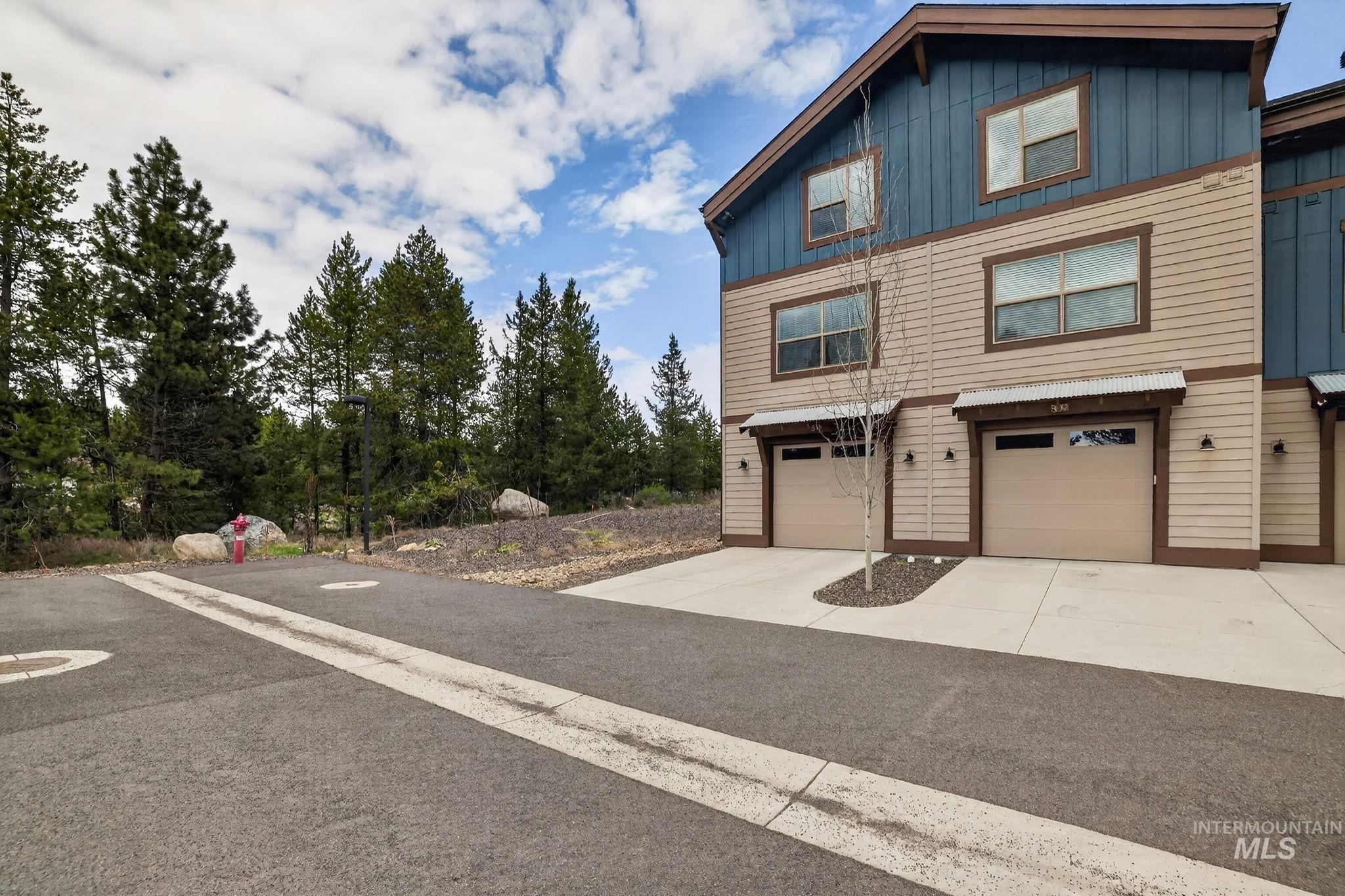 311 Broken Ridge Way McCall, ID 83638 - Photo 38 of 44 Modern townhome featuring a two-tone exterior with blue vertical siding and beige horizontal siding