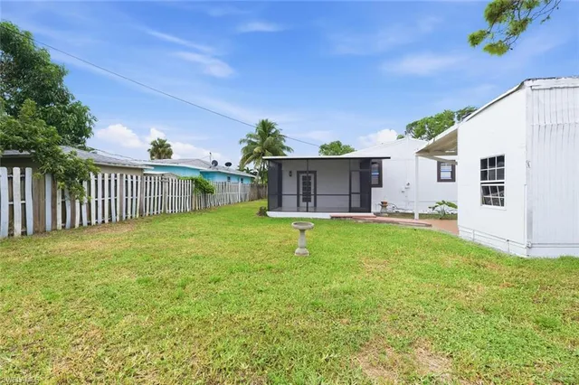a view of a house with backyard and porch