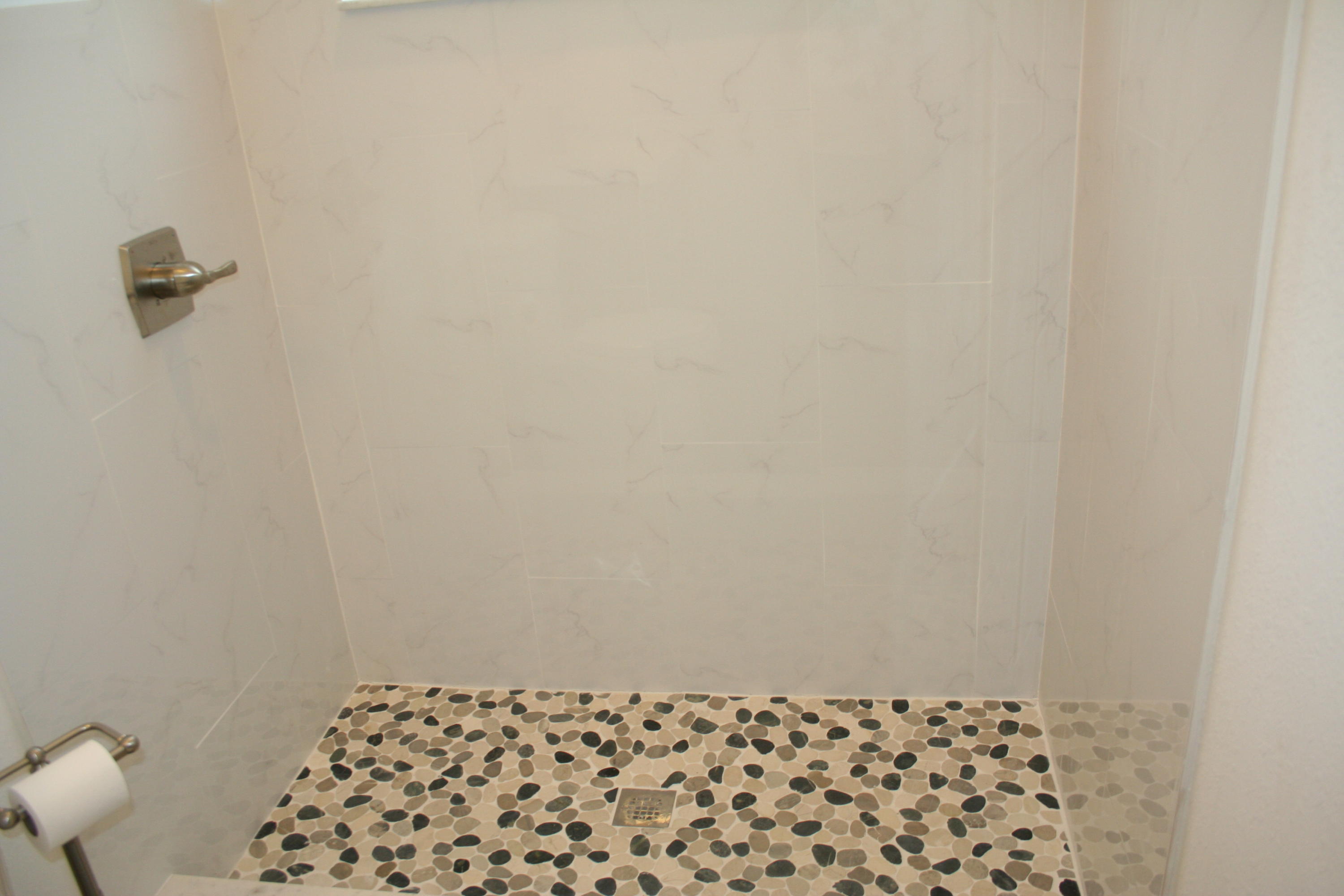 716 Barcelona Road Key Largo, FL 33037 - Photo 16 of 29 2018-10-12 23.50.42