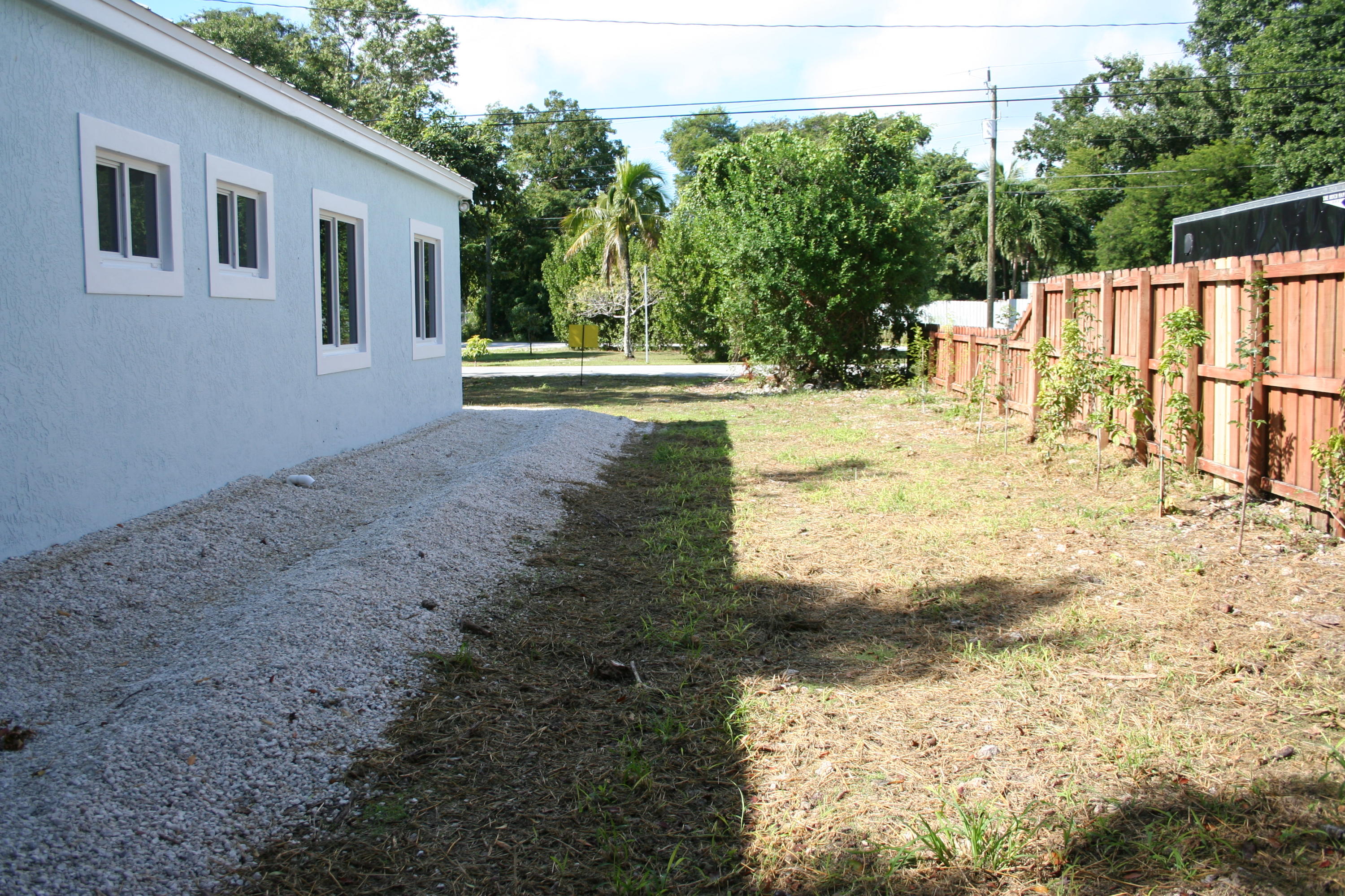 716 Barcelona Road Key Largo, FL 33037 - Photo 27 of 29 2018-11-21 01.10.53