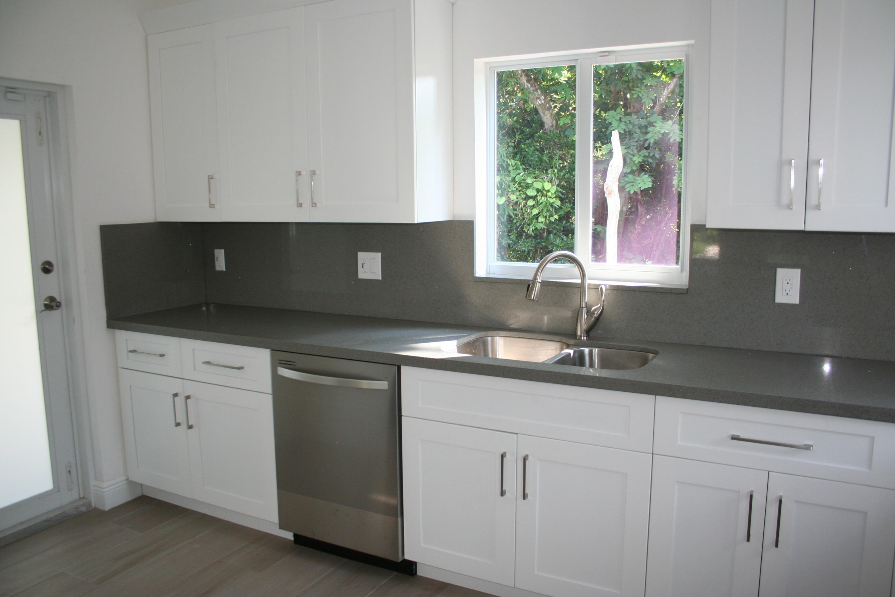 716 Barcelona Road Key Largo, FL 33037 - Photo 10 of 29 2018-10-12 23.52.02