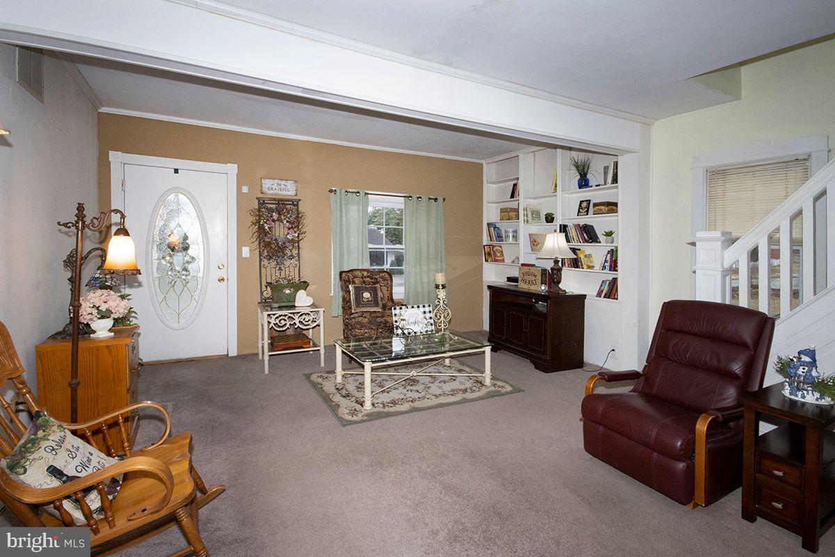 203 Berlin Road North Lindenwold, NJ 08021 - Photo 11 of 29 Living Room: Front Entrance
