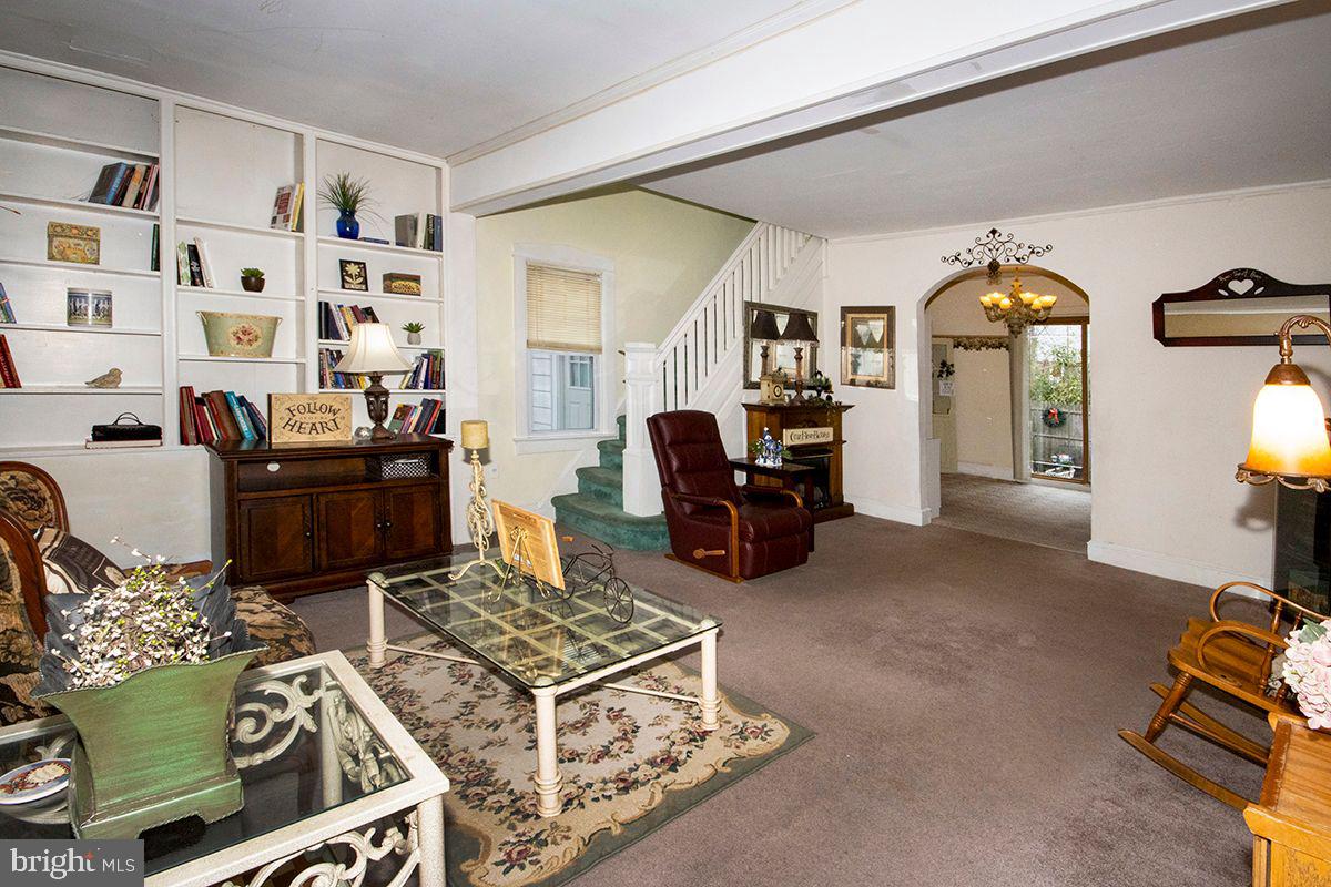203 Berlin Road North Lindenwold, NJ 08021 - Photo 13 of 29 Living Room: Arched Entryway