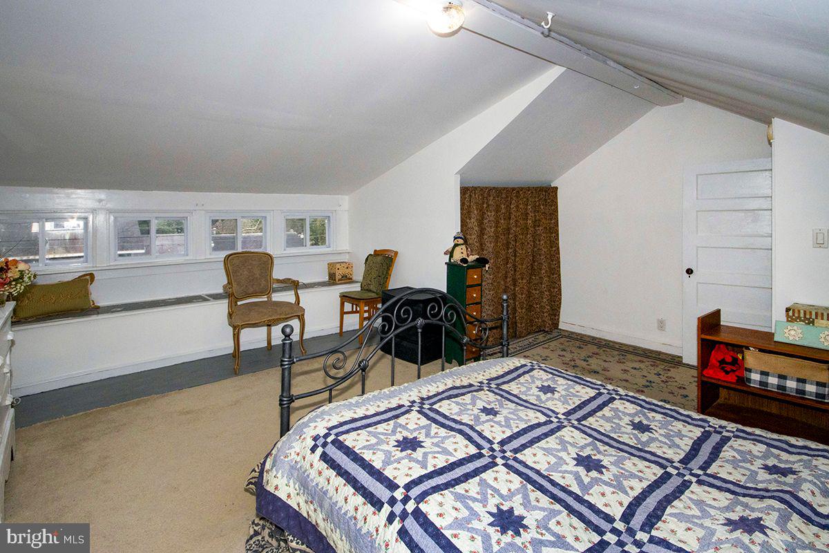 203 Berlin Road North Lindenwold, NJ 08021 - Photo 14 of 29 Upper Floor Main Bedroom: vaulted ceiling