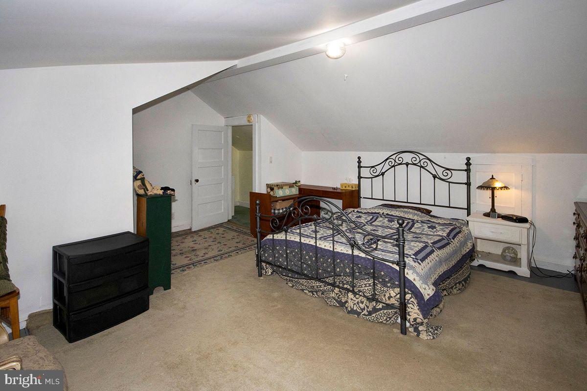 203 Berlin Road North Lindenwold, NJ 08021 - Photo 16 of 29 Upper Floor Main Bedroom: vaulted ceiling