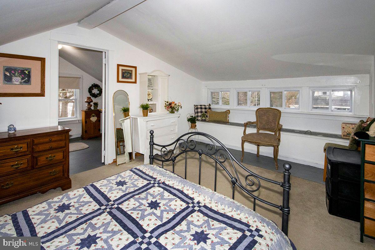 203 Berlin Road North Lindenwold, NJ 08021 - Photo 17 of 29 Upper Floor Main Bedroom: vaulted ceiling