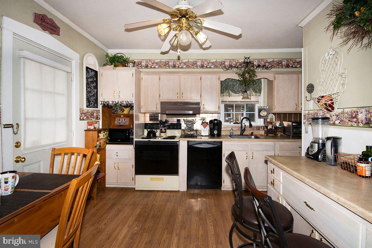 203 Berlin Road North Lindenwold, NJ 08021 - Photo 3 of 29 Kitchen: Laminate Floor