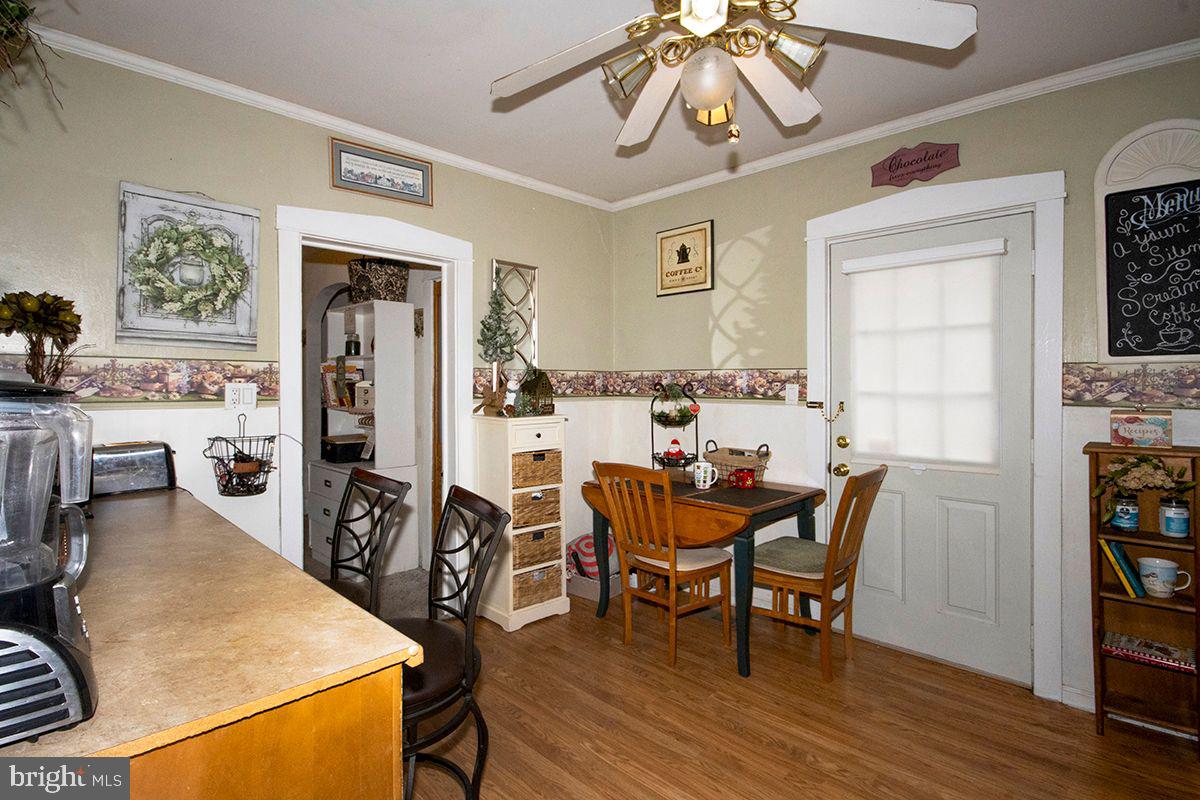203 Berlin Road North Lindenwold, NJ 08021 - Photo 5 of 29 Kitchen: Laminate Floor, Side egress