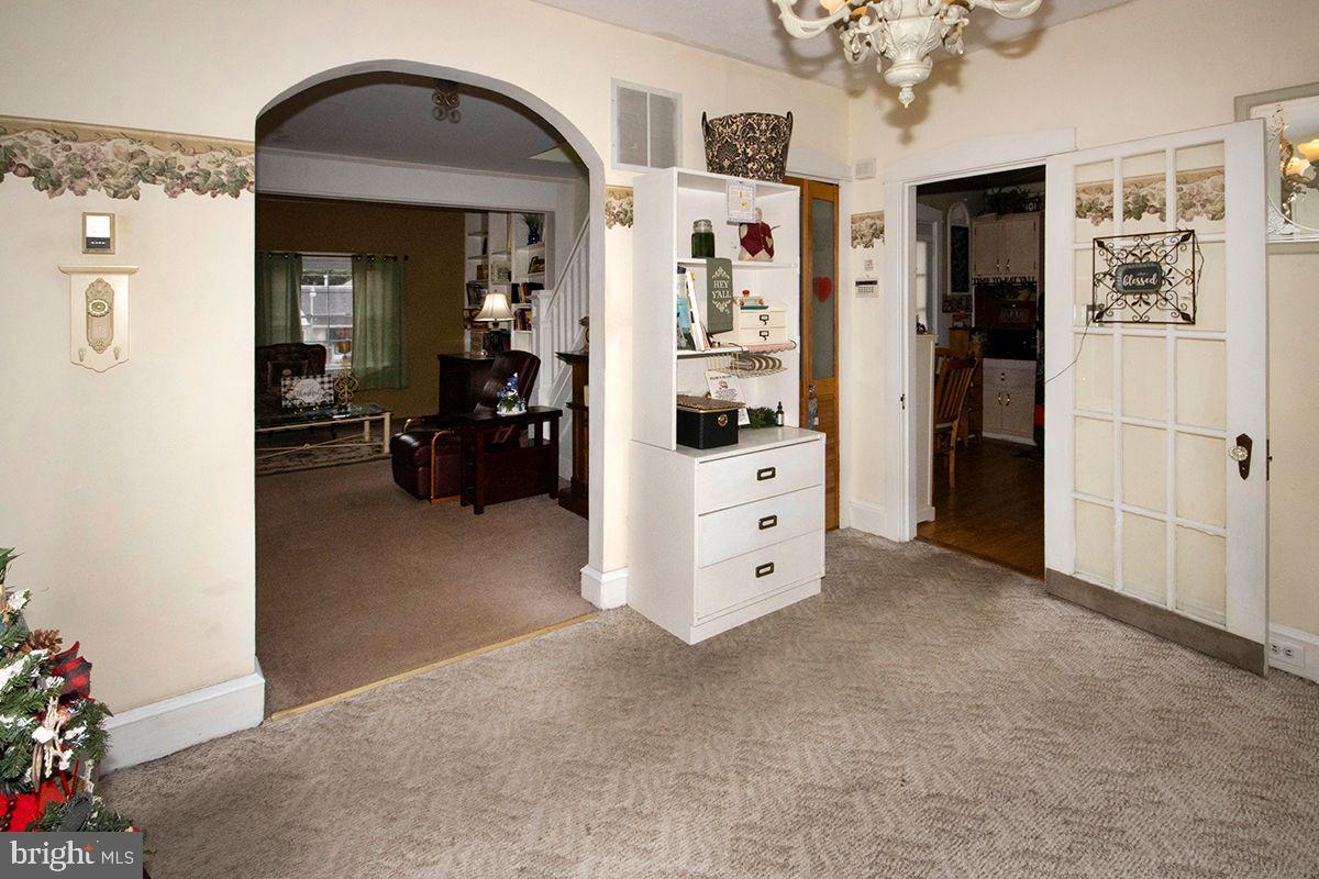 203 Berlin Road North Lindenwold, NJ 08021 - Photo 6 of 29 Dining Room: Arched Entryway
