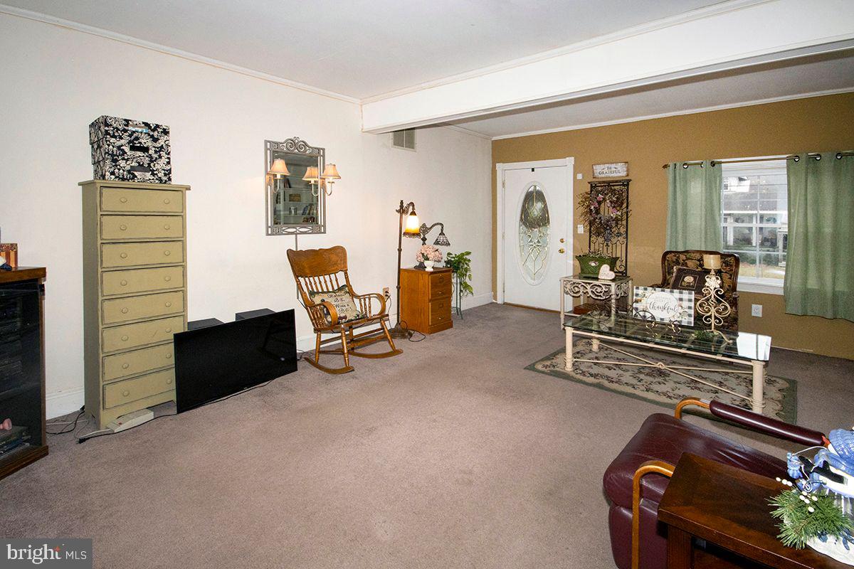 203 Berlin Road North Lindenwold, NJ 08021 - Photo 10 of 29 Living Room: Front Entrance